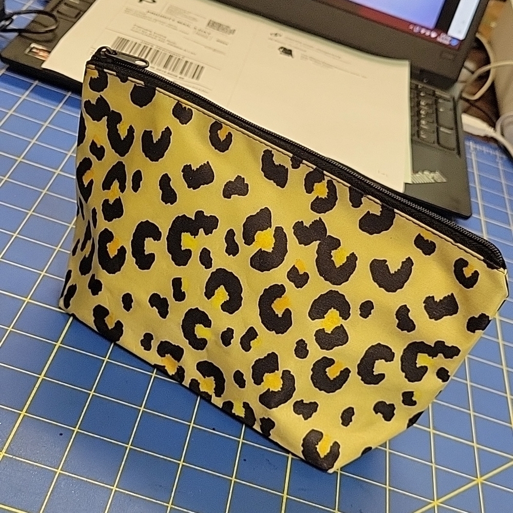 Leopard Print 9" x 4" x 3" Cosmetic Zipper Bag